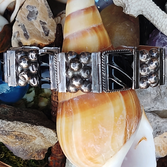 Vintage Taxco Sterling Silver and Carved Onyx Bracelet - Picture 5 of 12